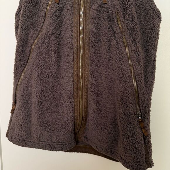 Kuhl Womens Sz L Brown Fuzzy Hooded Flight Vest Packable Hood Sherpa Outdoor - Picture 3 of 12